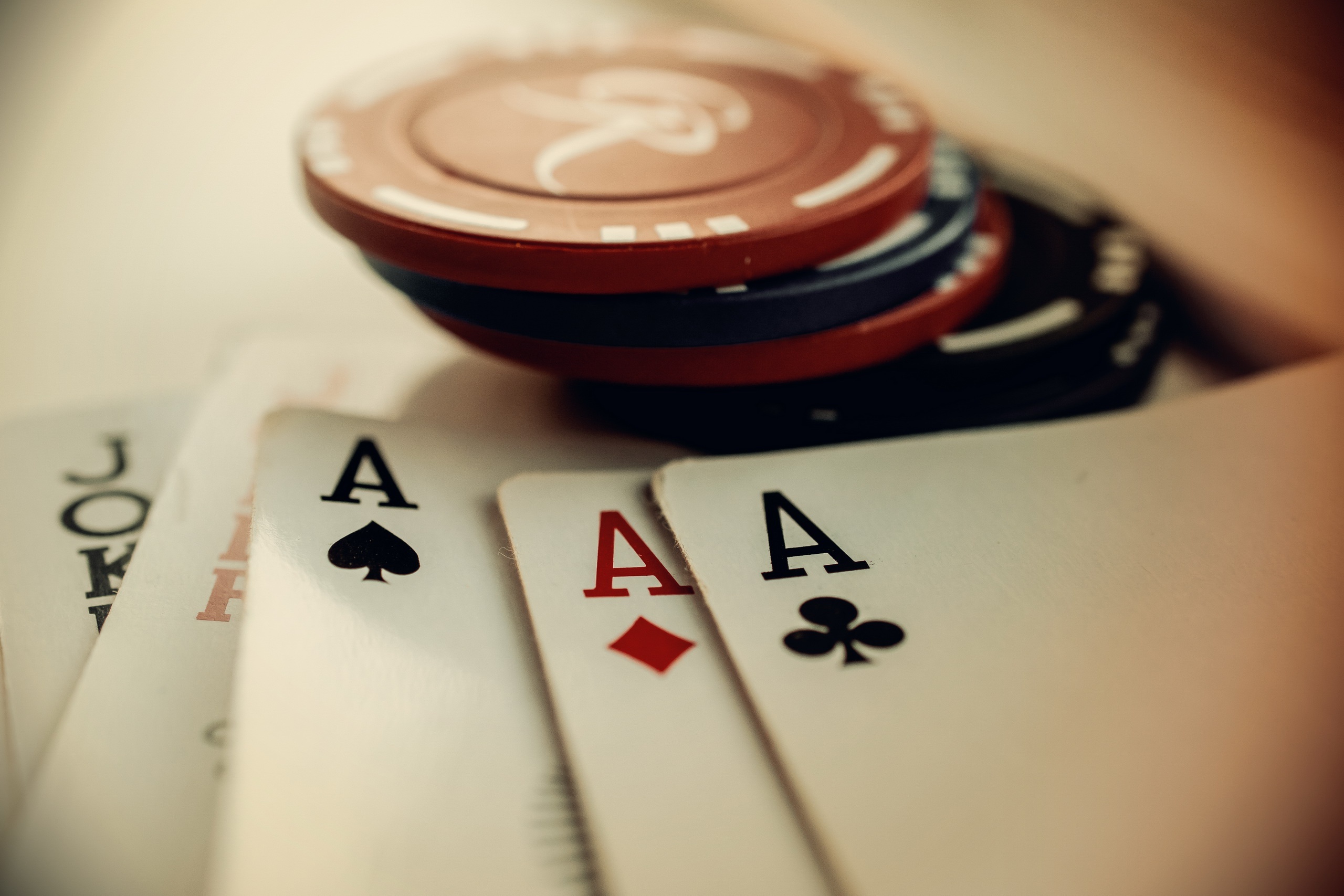 1142897-2560x1707-desktop-hd-poker-background-image.jpg